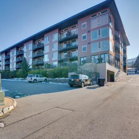 Resort-Style Condo w/ Lake Chelan & Mtn Views