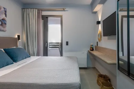 Junior Suite with Veranda Sleeps 2 Adults 2 ch