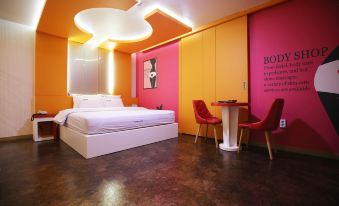 Cheonan 천안 토마토 무인텔(Cheonan Tomato Unmanned Tel) Hotel pool