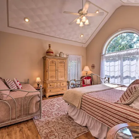 Luxe Lake Cumberland Retreat w/ Decks on 1 Acre!