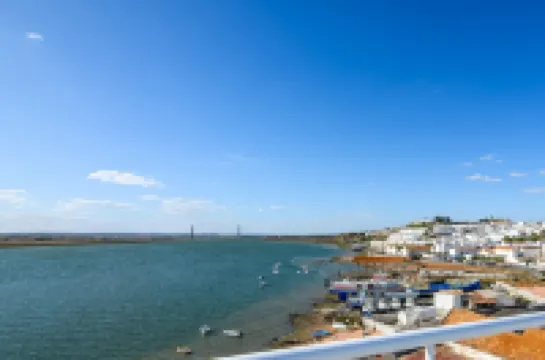 อพาร์ตเมนต์ พร้อม วิว แม่น้ำ กัวเดียนา