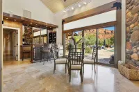 Grand Chapel Estate - Pool, Pickleball & Stunning Red Rock Views
