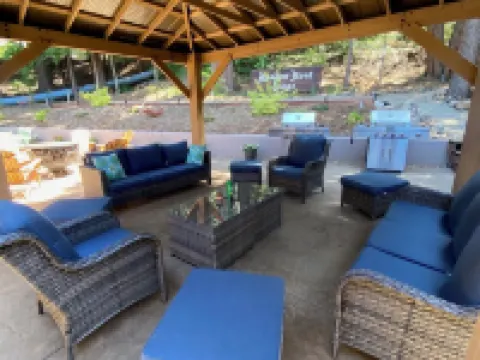 Arnold Meadowmont Lodge Hotels in Arnold