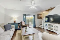 Charming Southern Townhouse W/enclosed Yard & Access to Community Pool - 4-Star