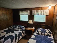 Cozy family cottage w/ fireplace, near lake and national forest. Hotels in Mountain