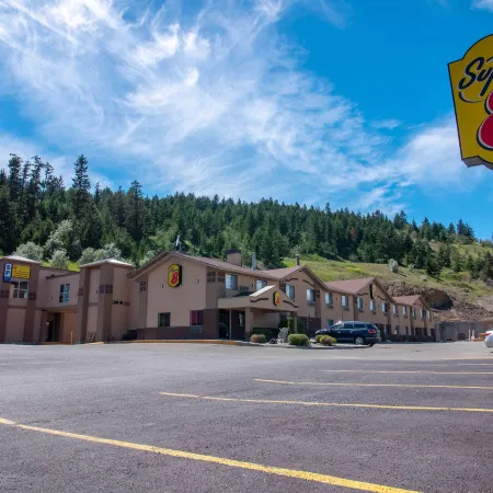 Super 8 by Wyndham Kamloops on the Hill Hotel di Kamloops