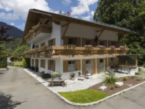 อพาร์ตเมนต์ มิท ซไว ชลาฟซิมเมิร์น อิน ไกรเนา โรงแรมในGrainau