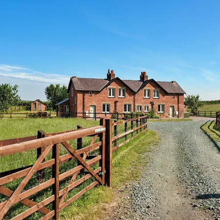 Majestic Cottage Near River Severn, No Deposit
