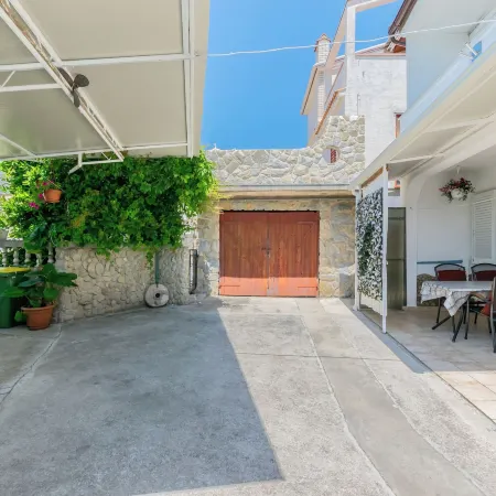House Nenad