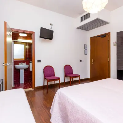 Hotel Adria Отели рядом с достопримечательностью «Музей М9»