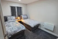 2 Bed House Sleeps 5 -Private Garden -Dogs Allowed