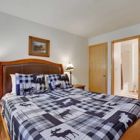 10 Mi to Keystone Slopes: Mtn-View Condo!