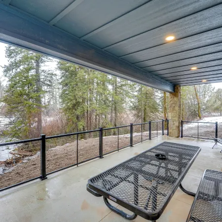 Covered Patio, Creek & Mtn Views: Afton Nature Hub
