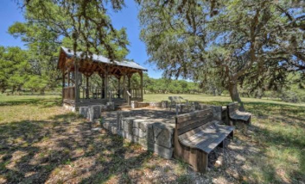 StunningHome on the Blanco River