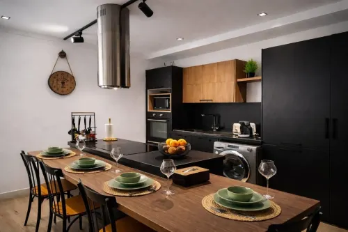 Captivating 2-Bed Apartment in Tunis -  Ferienwohnungen