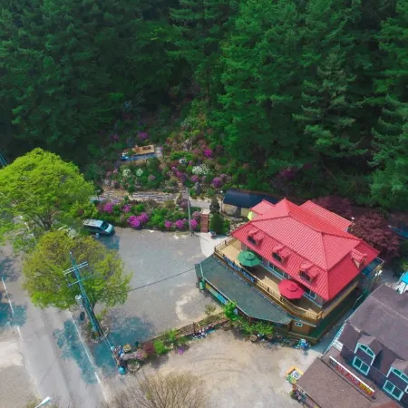 Wonju Mountain Pension Отели рядом с достопримечательностью «Храм Курёнса»
