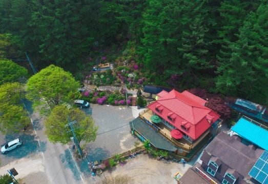 산아래펜션 바베큐장