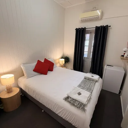 Hotel Metropole Proserpine Отели в г. Прозерпин