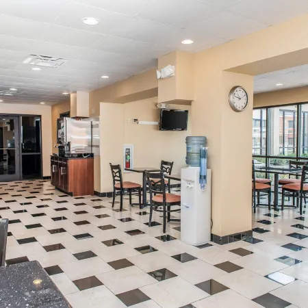 Quality Inn & Suites Mattoon South