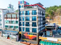 Chuam Hugh Pension Hoteles cerca de Biblioteca de Samcheok