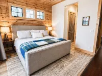 NEW LOG HOME in Hendersonville with fireplace, fire pit and Hot Tub Hotels in Edneyville