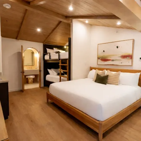 Woods Cove Inn