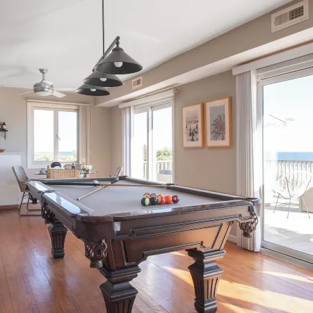 Lighthouse by Avantstay Beachfront View Home w/ Pool Table & Ping Pong