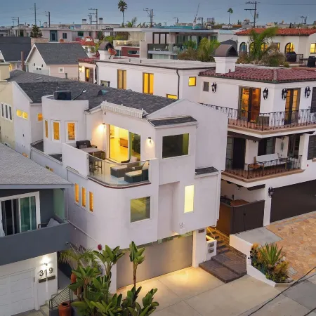 Walk to Manhattan Beach Pier, Ocean Views, Balcony, & Peloton Casa Del Mar by Avantstay