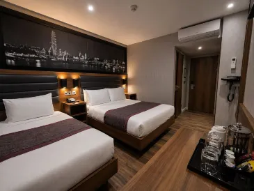 London Court Hotel