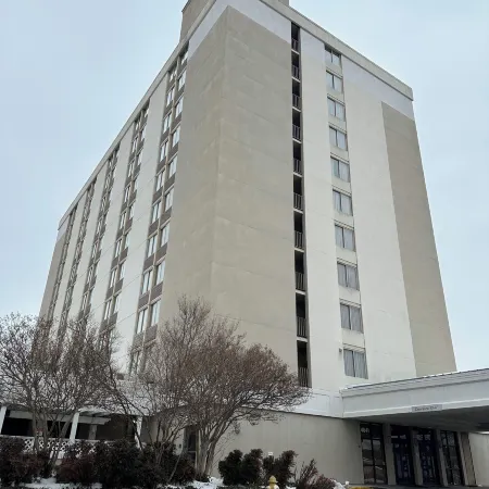 Hotel Pentagon South Отели рядом с достопримечательностью «Набережная Старого города»