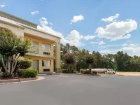 Quality Inn Hotele w: McComb