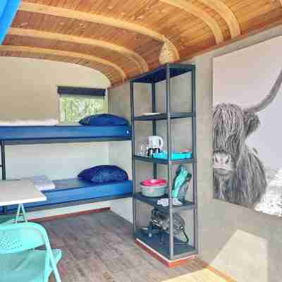 Tiny Couples Wagon on the Lakeside Rooms