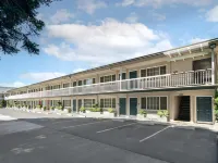 Best Western Town House Lodge モデストのホテル