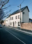 Coastal Town House Beside Train and Buses Only 5 Kilometer's From City Centre - Bungalows