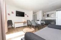 Apartments Ivan by the Sea