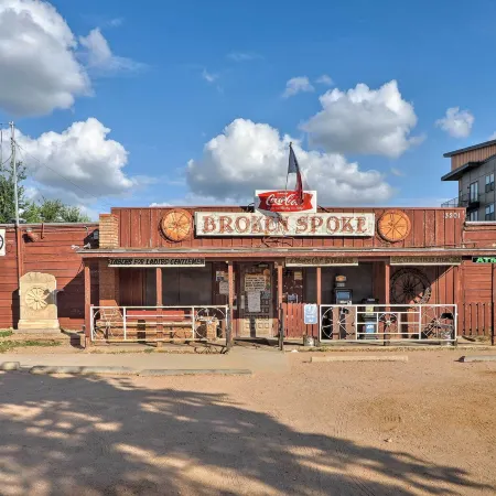 Pool & Hot Tub: Ideally Located 'Austin Oasis'