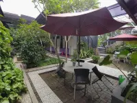 La Derra Hotel - parking