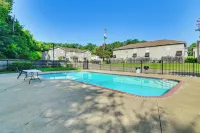 Near MSU & Historic Cotton District! Condo w/ Pool - 2-Star
