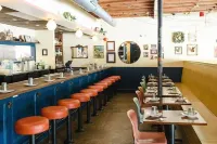 The Trendy in Park Circle Mins to DT Chs & Beach - Homestays