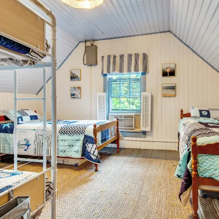 Tiny Antique Cottage - 2 Minutes From Short Sands!