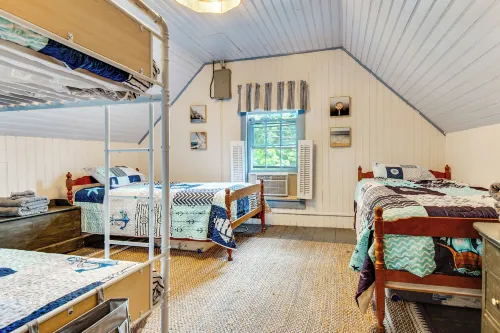Tiny Antique Cottage - 2 Minutes From Short Sands! - 3-Star