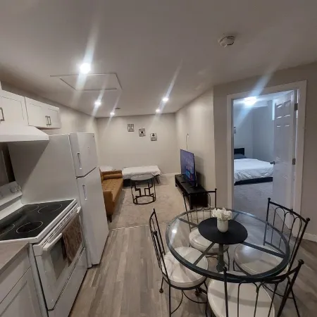 Cozy Suite – Private Entrance, Fast Wi‑Fi & Smart TV – Family & Pet‑Friendly
