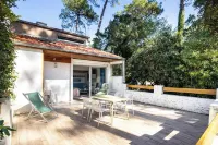 Maisonnette, in the middle of the pines, 5 mn walk to the beach, near Hossegor - Wifi