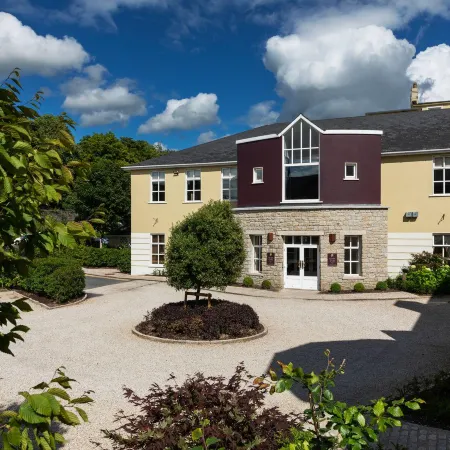 Seven Oaks Hotel