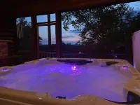 Blue Ridge Luxury Cabin w/ Views, Movie Theater, EV Charger & Hot Tub - Hot Tub