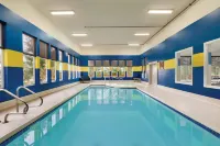 Four Points by Sheraton Victoria Gateway - Pools