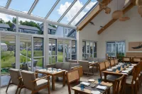 Himalayan Hideaway Resort Pokhara, The Centara Collection - breakfast