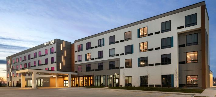 Courtyard Bettendorf Hotels in Scott County