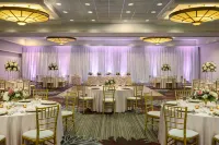 DoubleTree by Hilton Hotel Pittsburgh - Green Tree - 4-Star