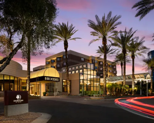 DoubleTree Suites by Hilton Phoenix Hotels near Camelback East